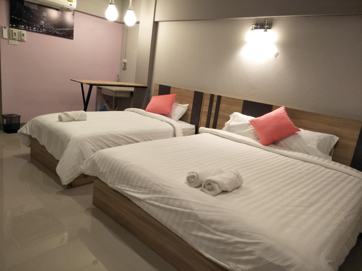 Rinrada Place Hotel Убон Ратчатани Екстериор снимка