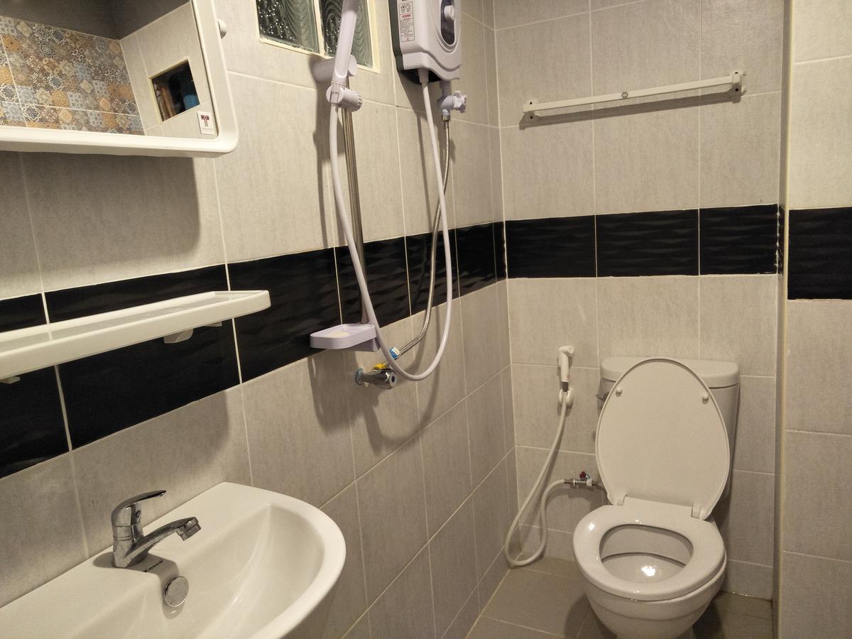 Rinrada Place Hotel Убон Ратчатани Екстериор снимка