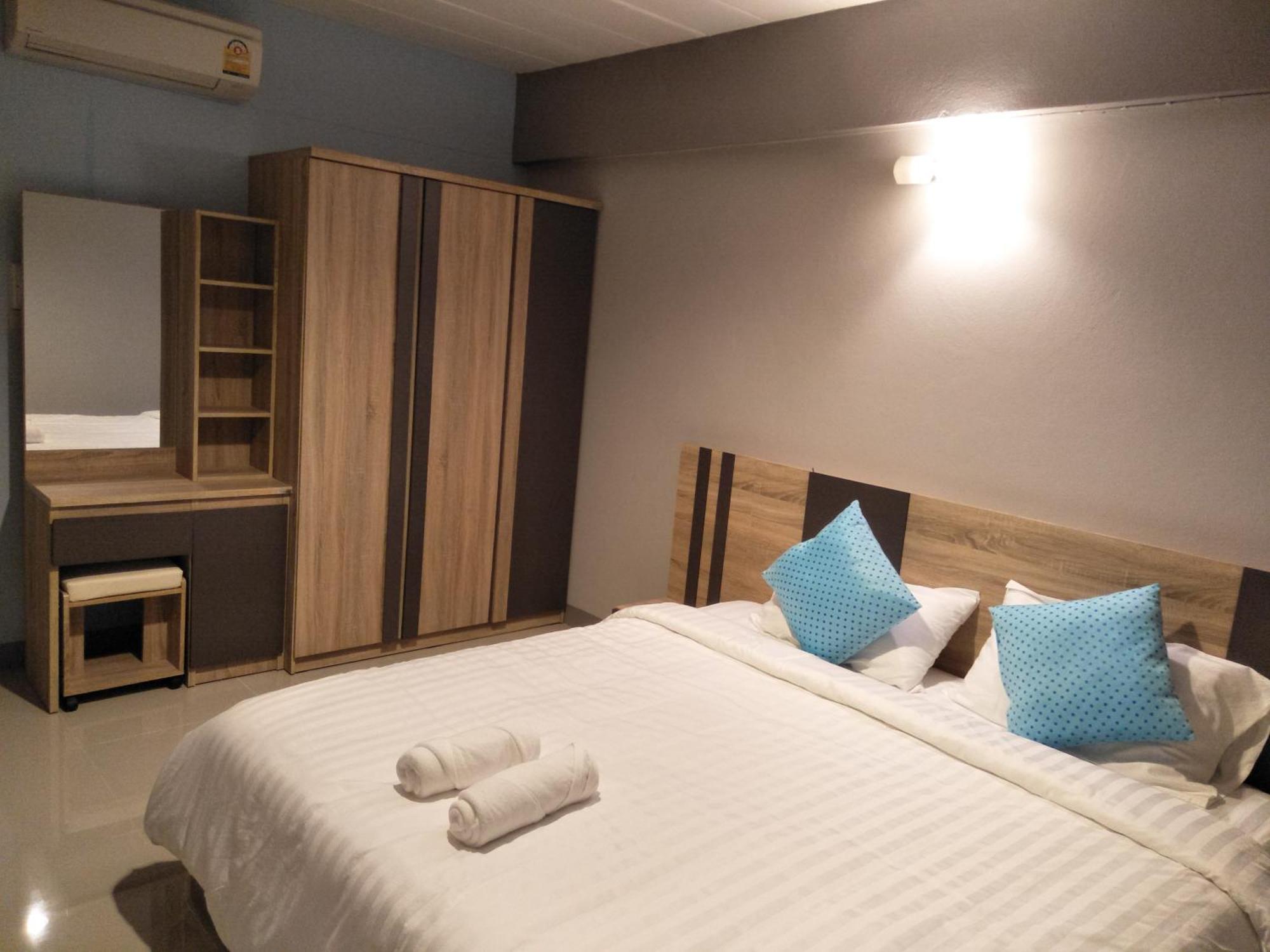 Rinrada Place Hotel Убон Ратчатани Екстериор снимка