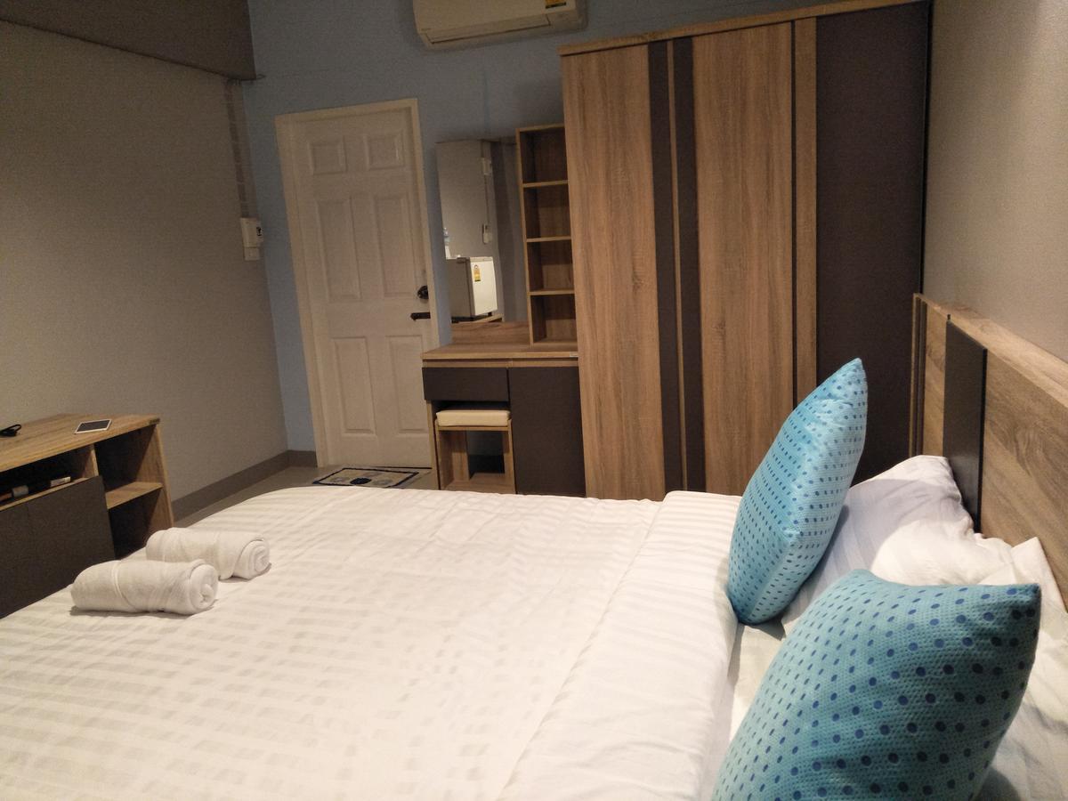 Rinrada Place Hotel Убон Ратчатани Екстериор снимка