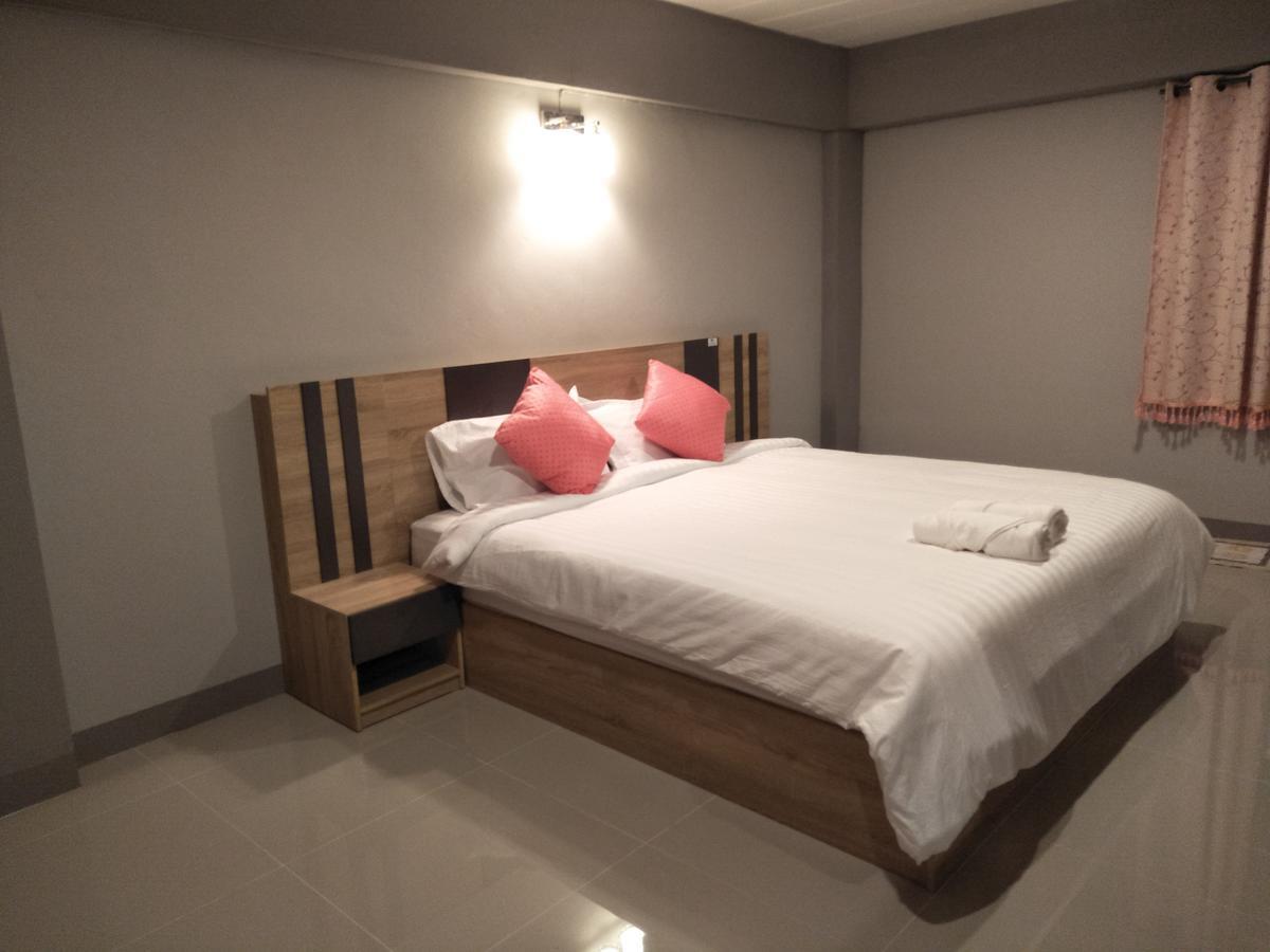 Rinrada Place Hotel Убон Ратчатани Екстериор снимка