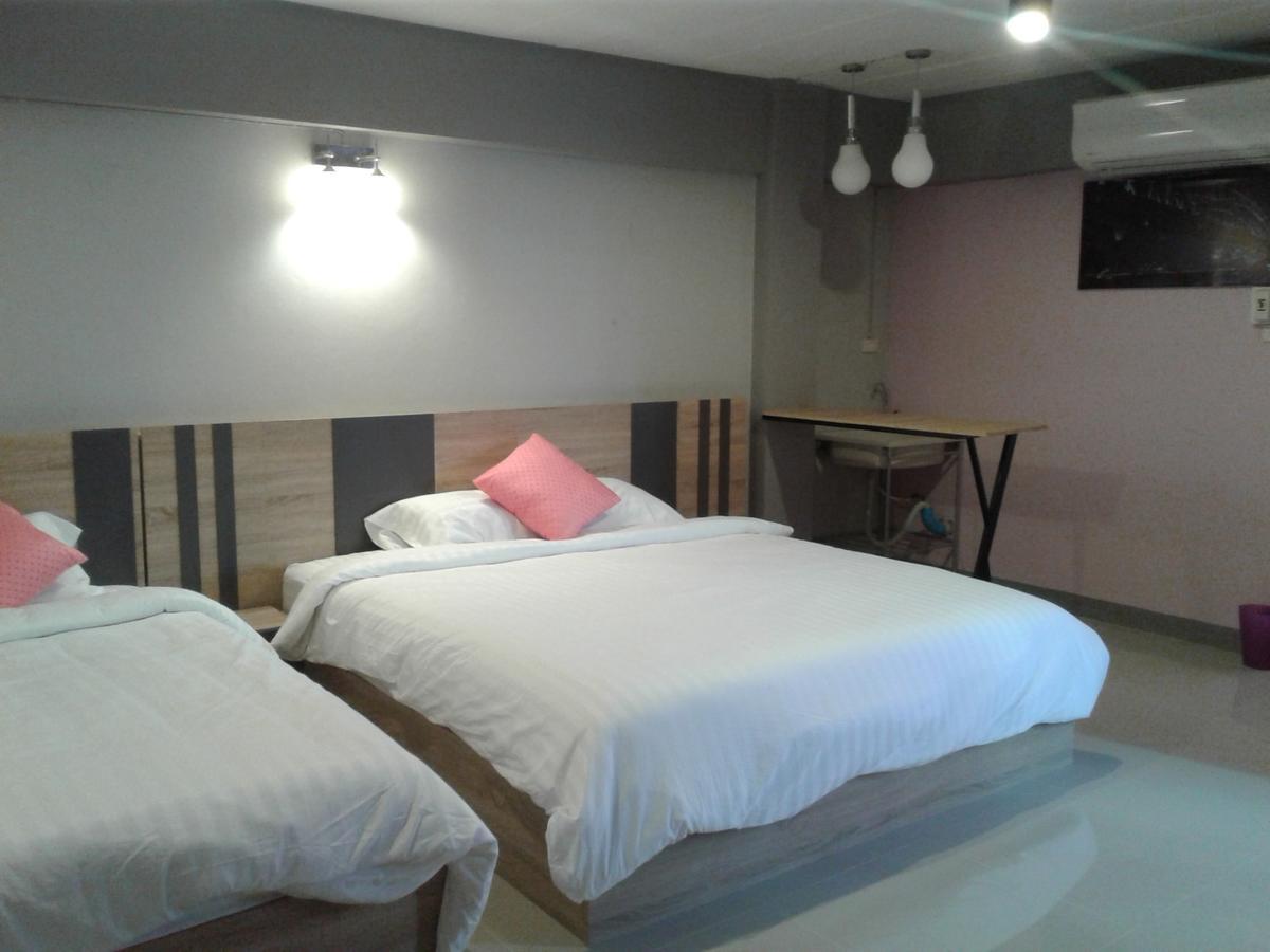 Rinrada Place Hotel Убон Ратчатани Екстериор снимка