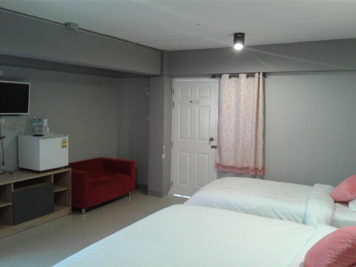 Rinrada Place Hotel Убон Ратчатани Екстериор снимка