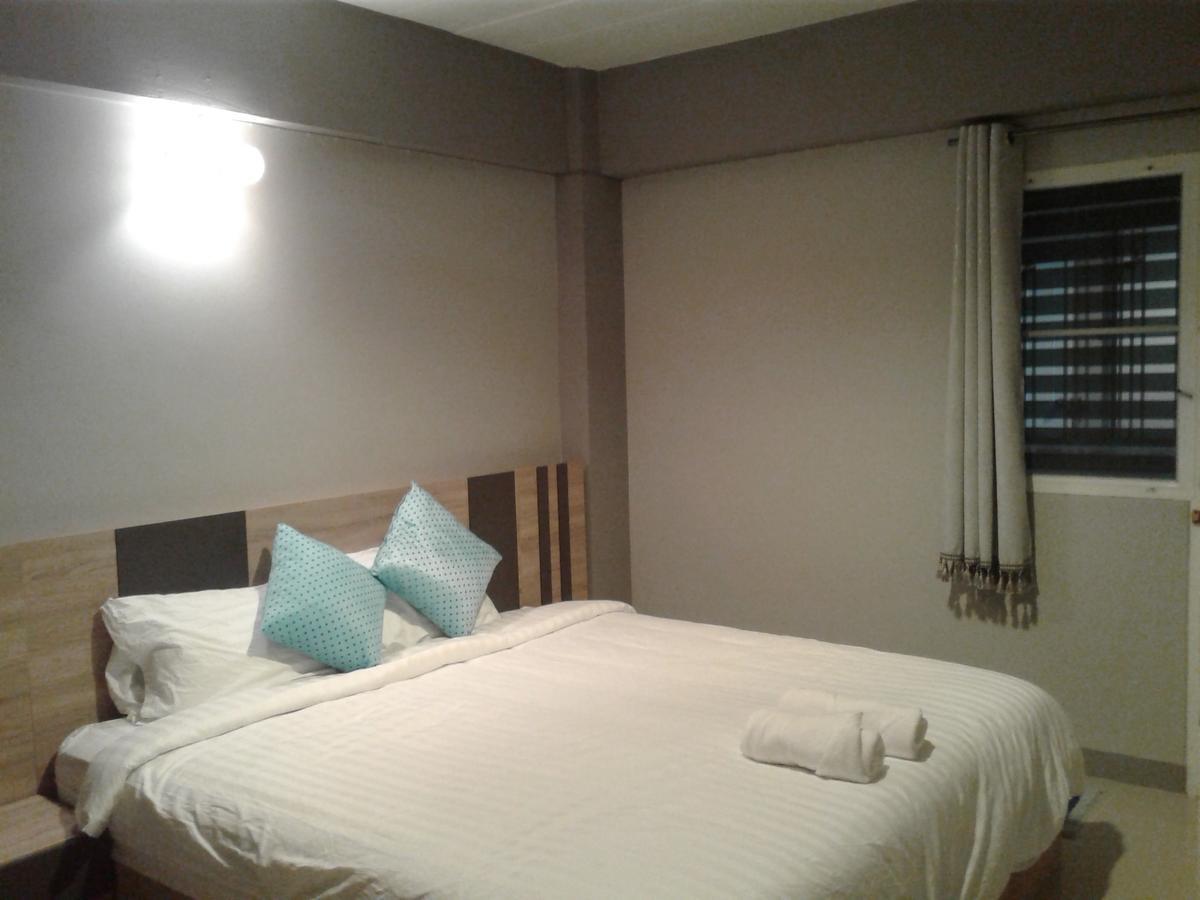 Rinrada Place Hotel Убон Ратчатани Екстериор снимка