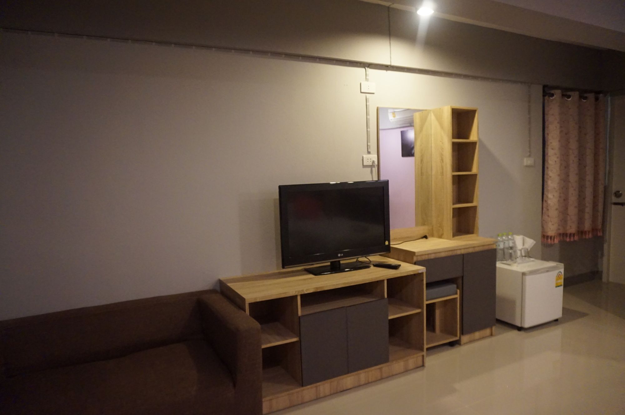 Rinrada Place Hotel Убон Ратчатани Екстериор снимка