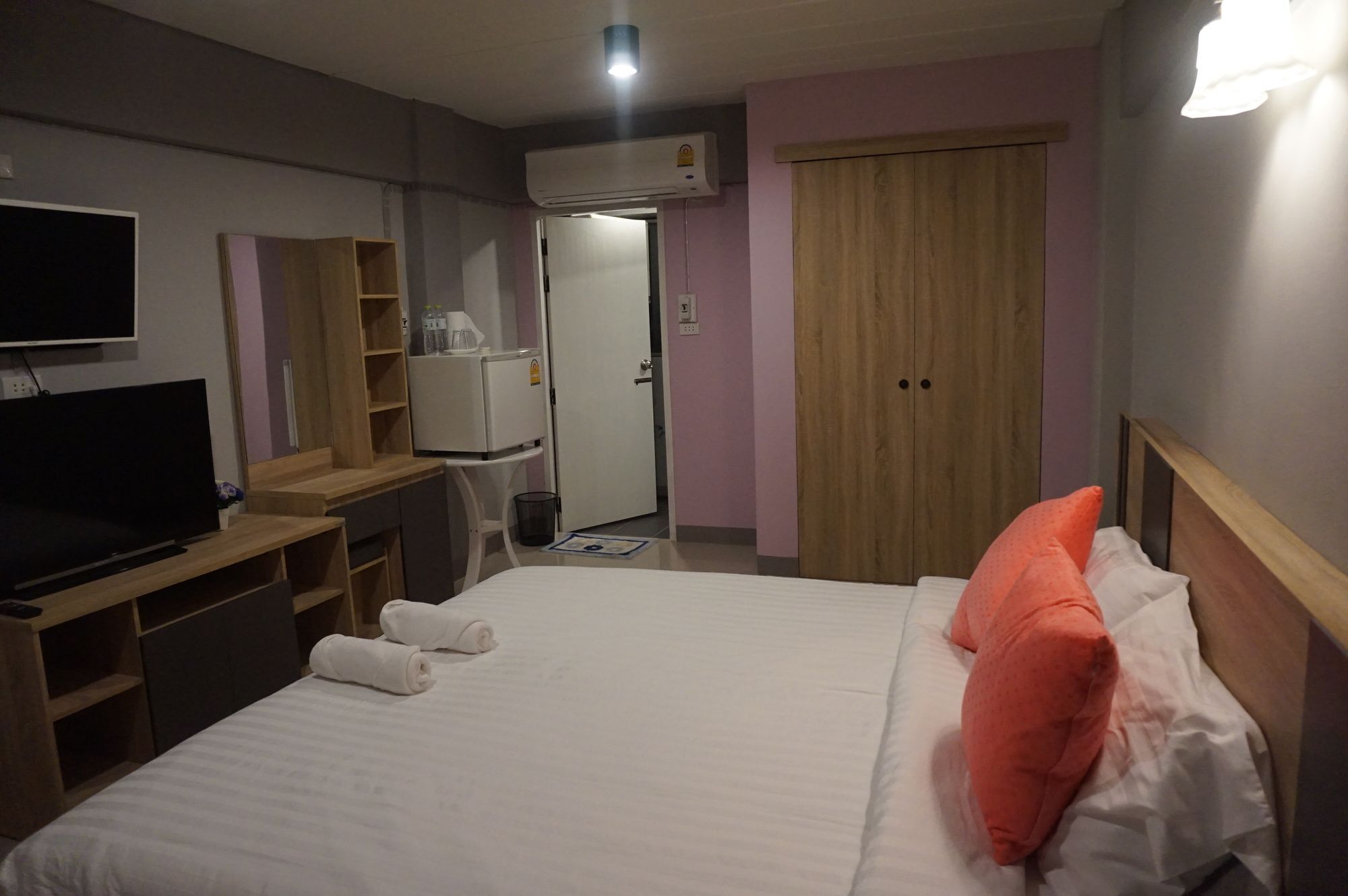 Rinrada Place Hotel Убон Ратчатани Екстериор снимка