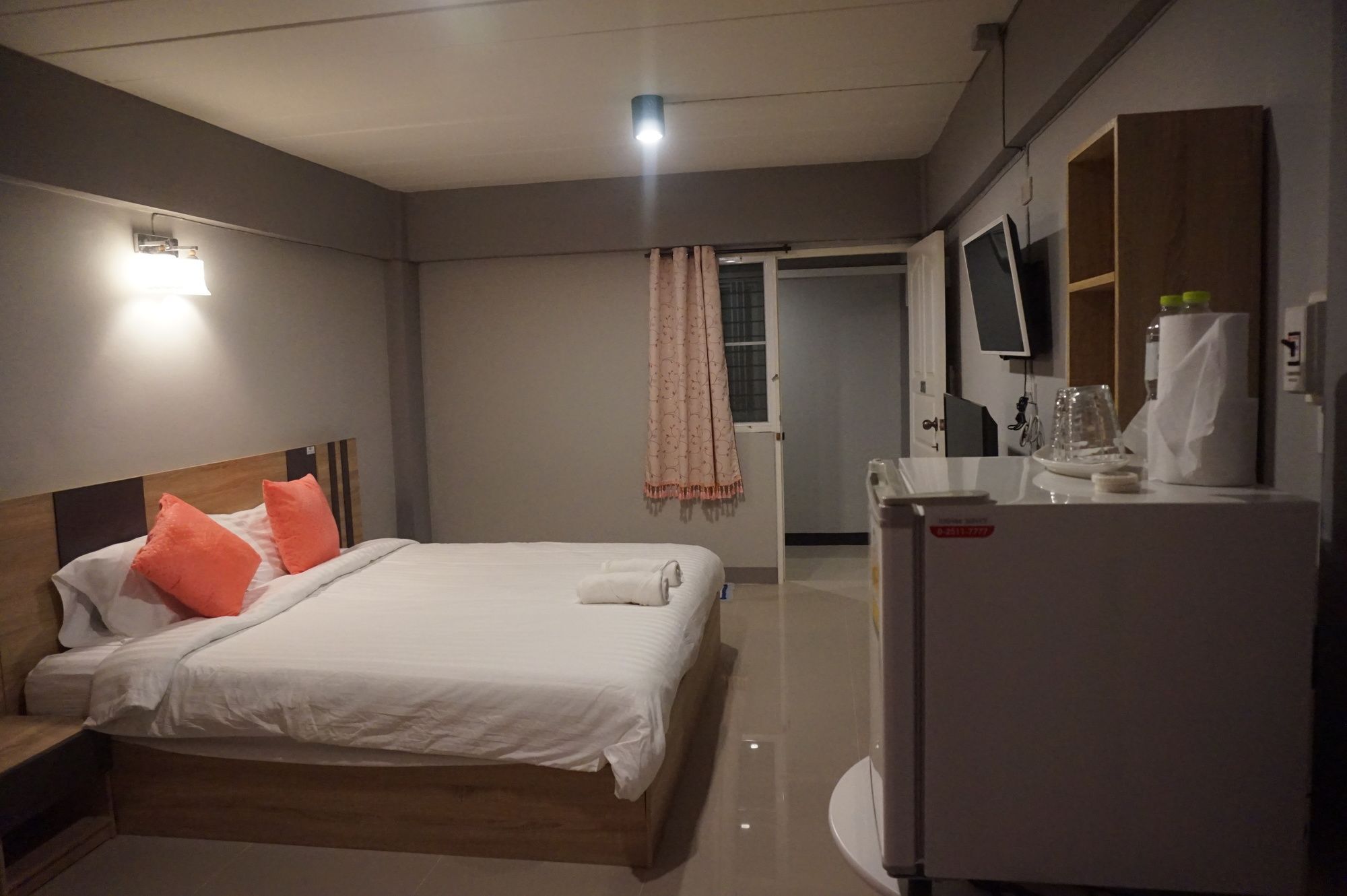 Rinrada Place Hotel Убон Ратчатани Екстериор снимка