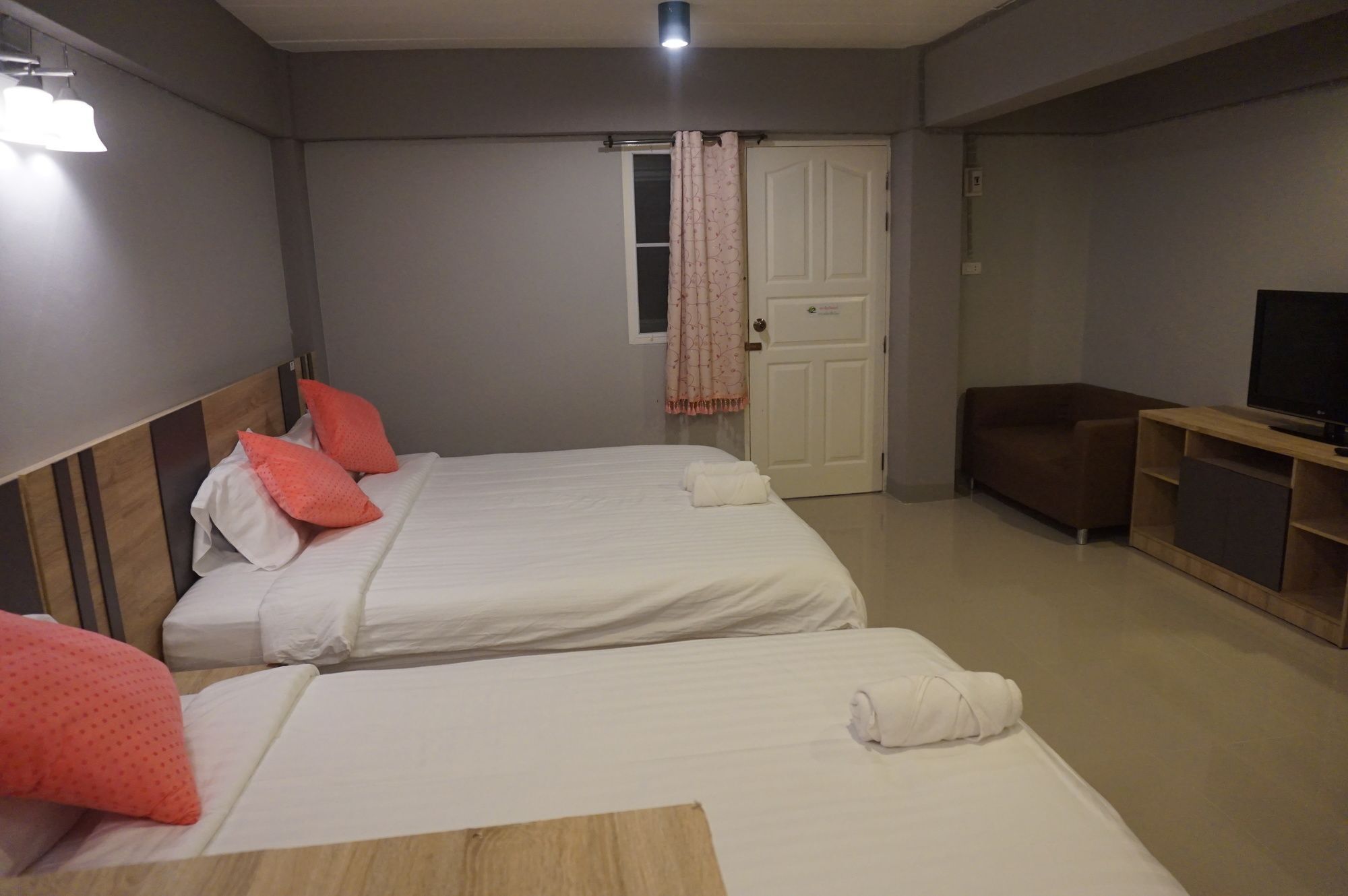 Rinrada Place Hotel Убон Ратчатани Екстериор снимка