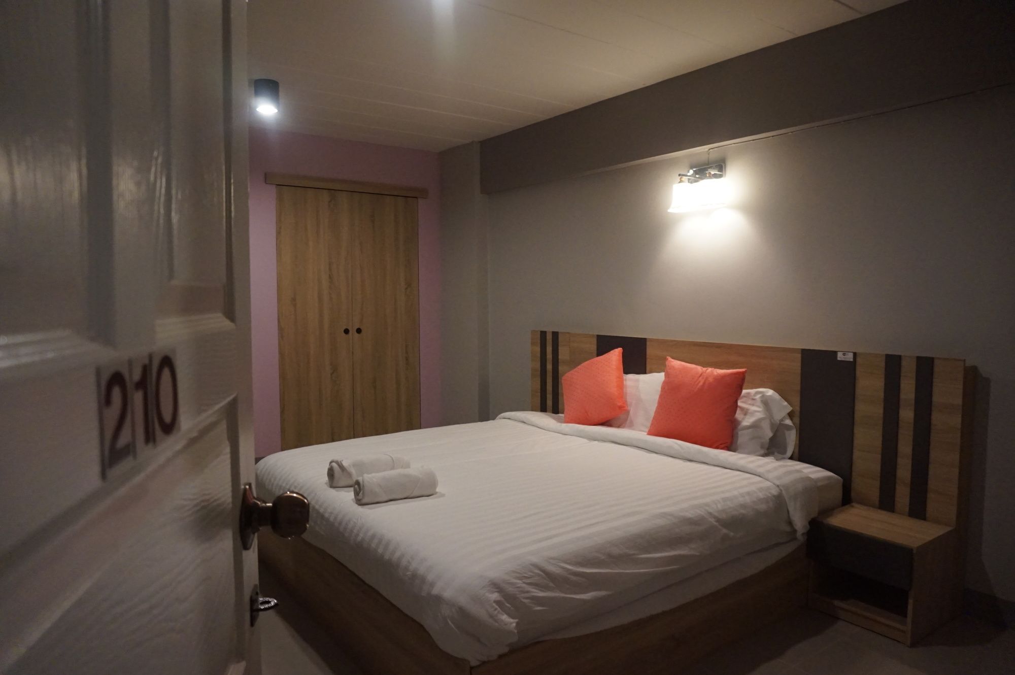 Rinrada Place Hotel Убон Ратчатани Екстериор снимка