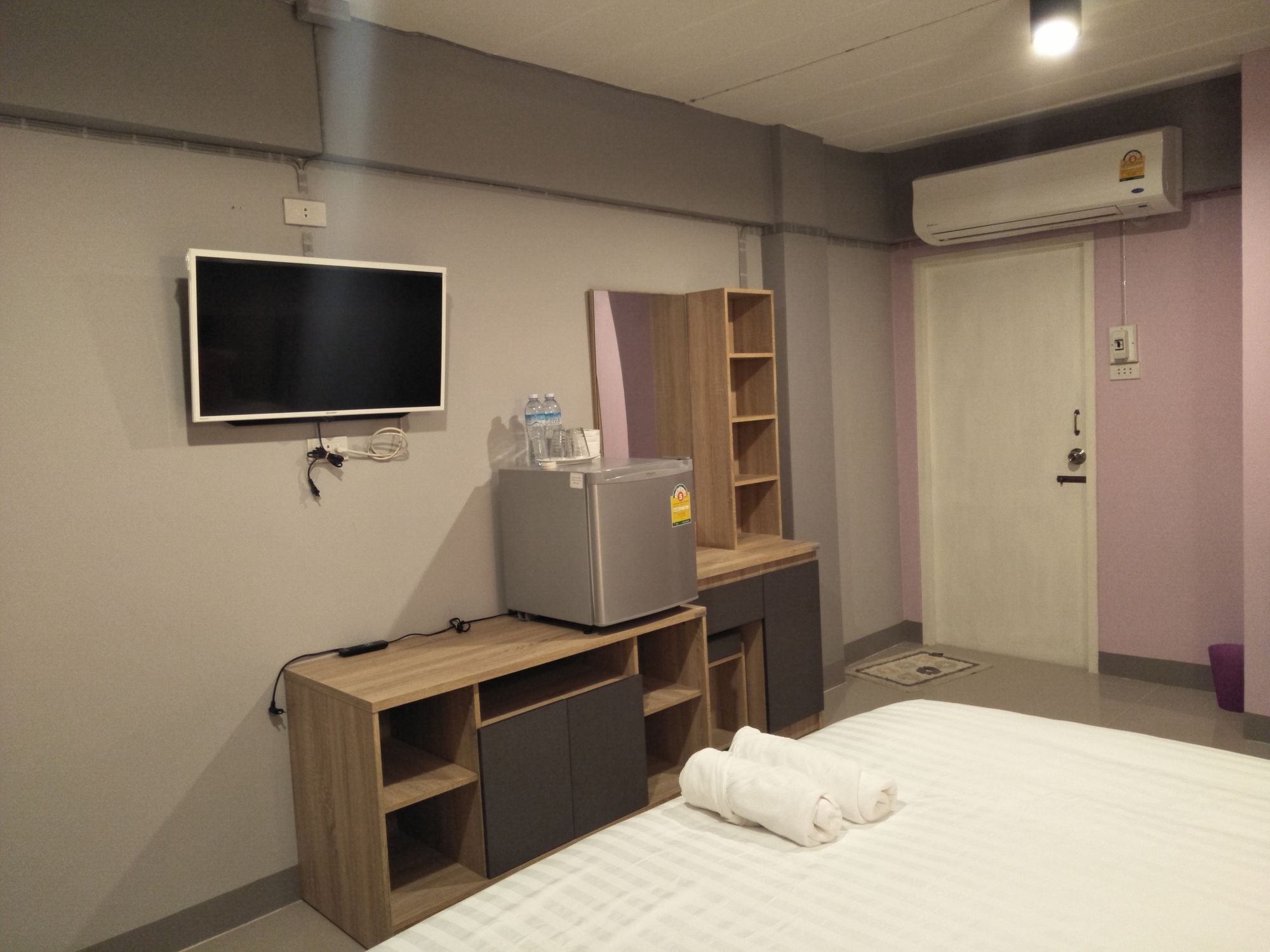 Rinrada Place Hotel Убон Ратчатани Екстериор снимка