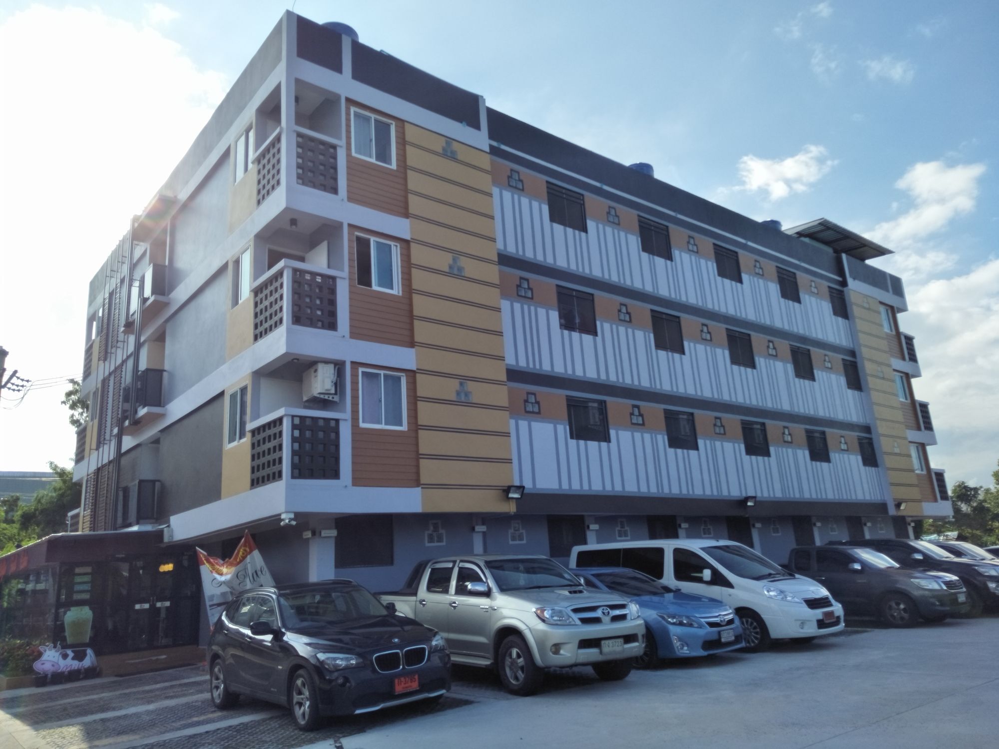 Rinrada Place Hotel Убон Ратчатани Екстериор снимка