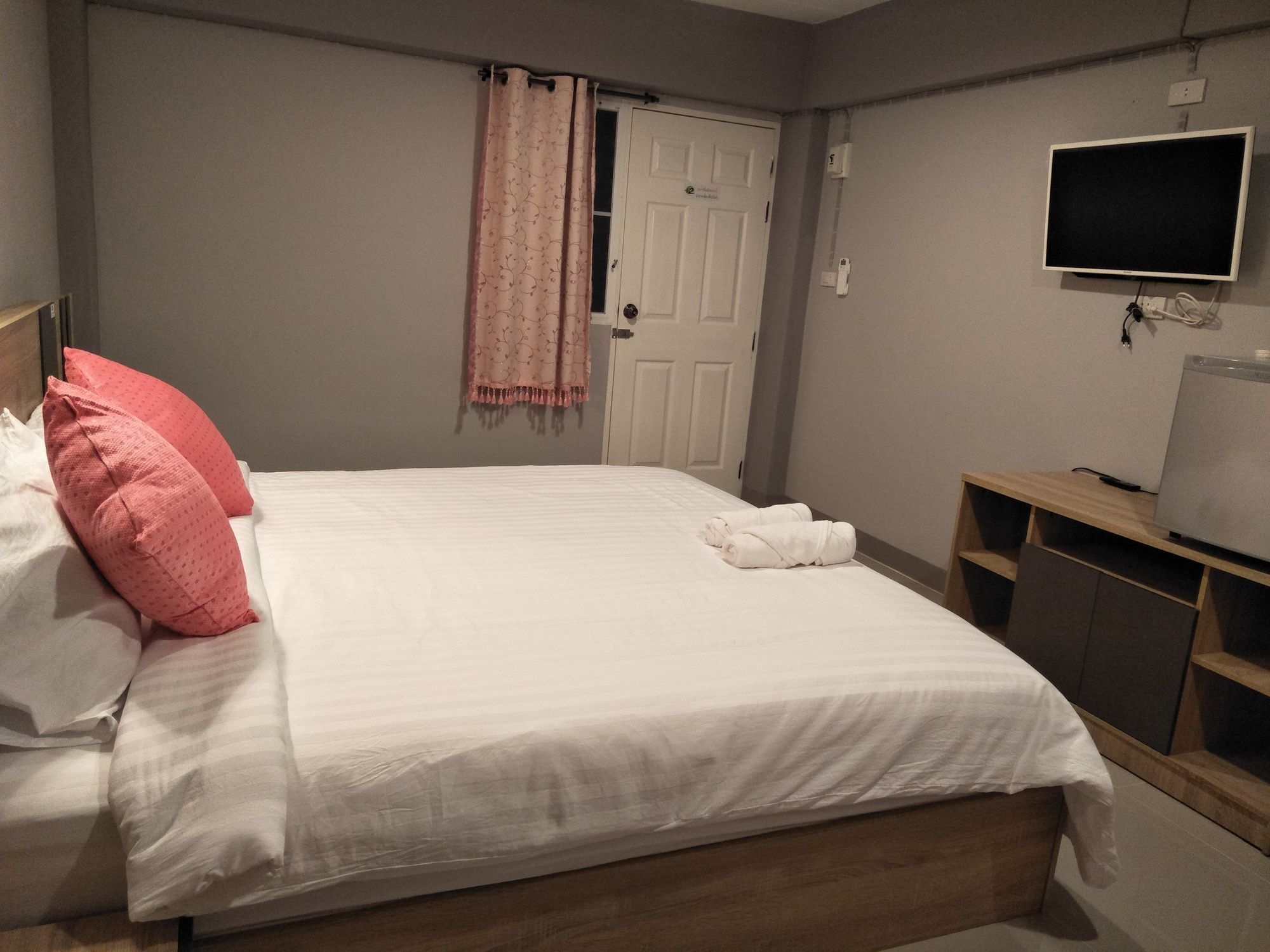 Rinrada Place Hotel Убон Ратчатани Екстериор снимка