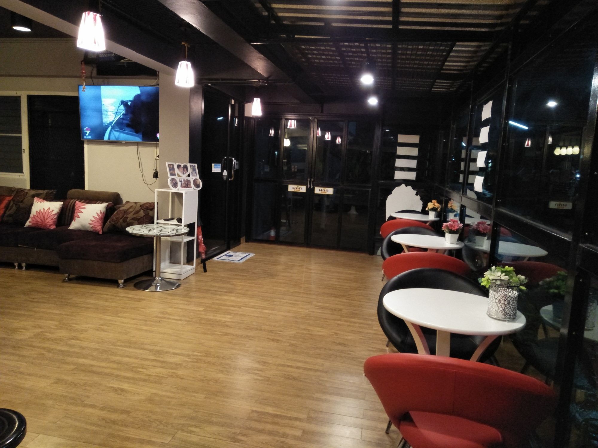 Rinrada Place Hotel Убон Ратчатани Екстериор снимка