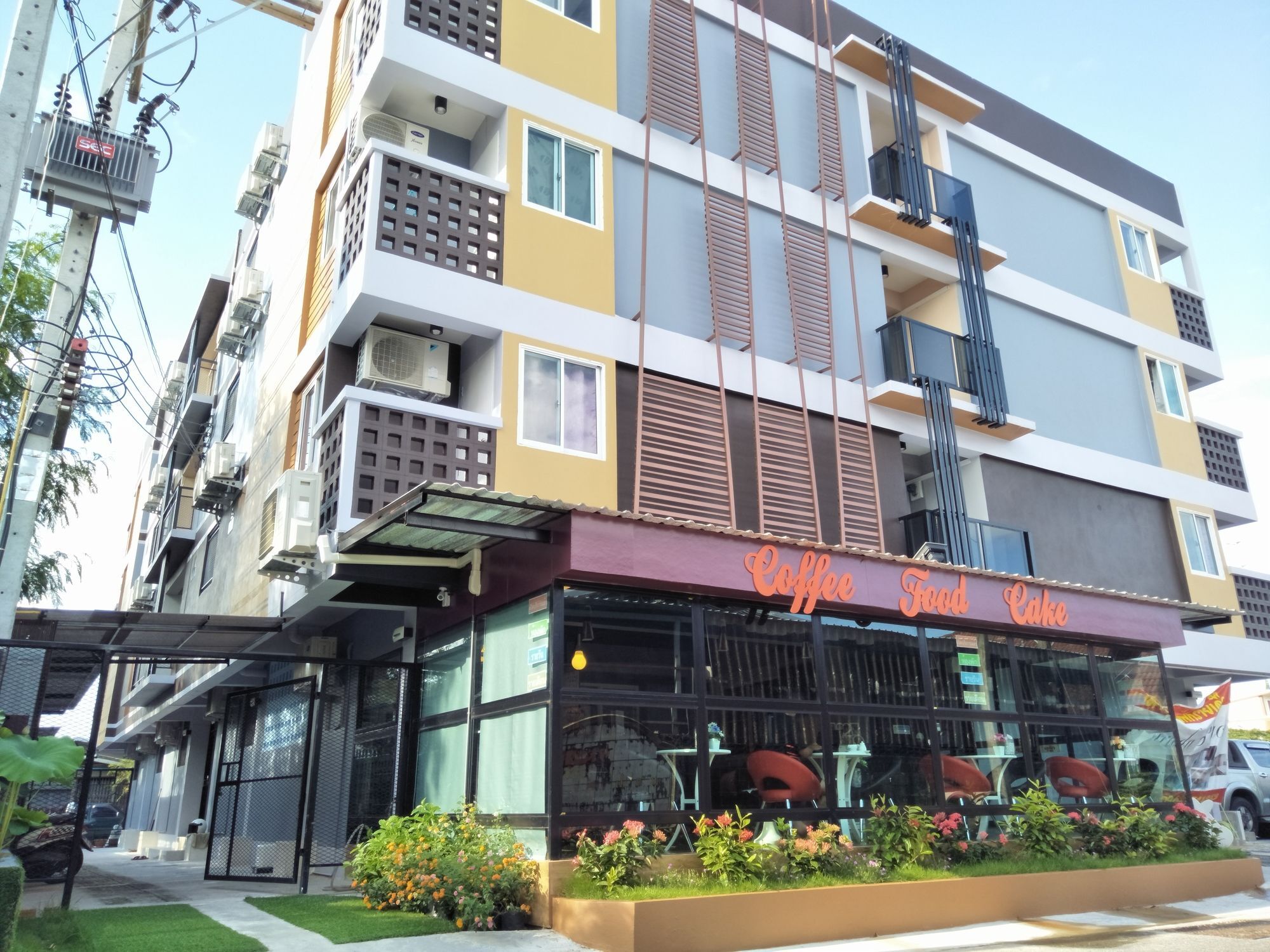 Rinrada Place Hotel Убон Ратчатани Екстериор снимка