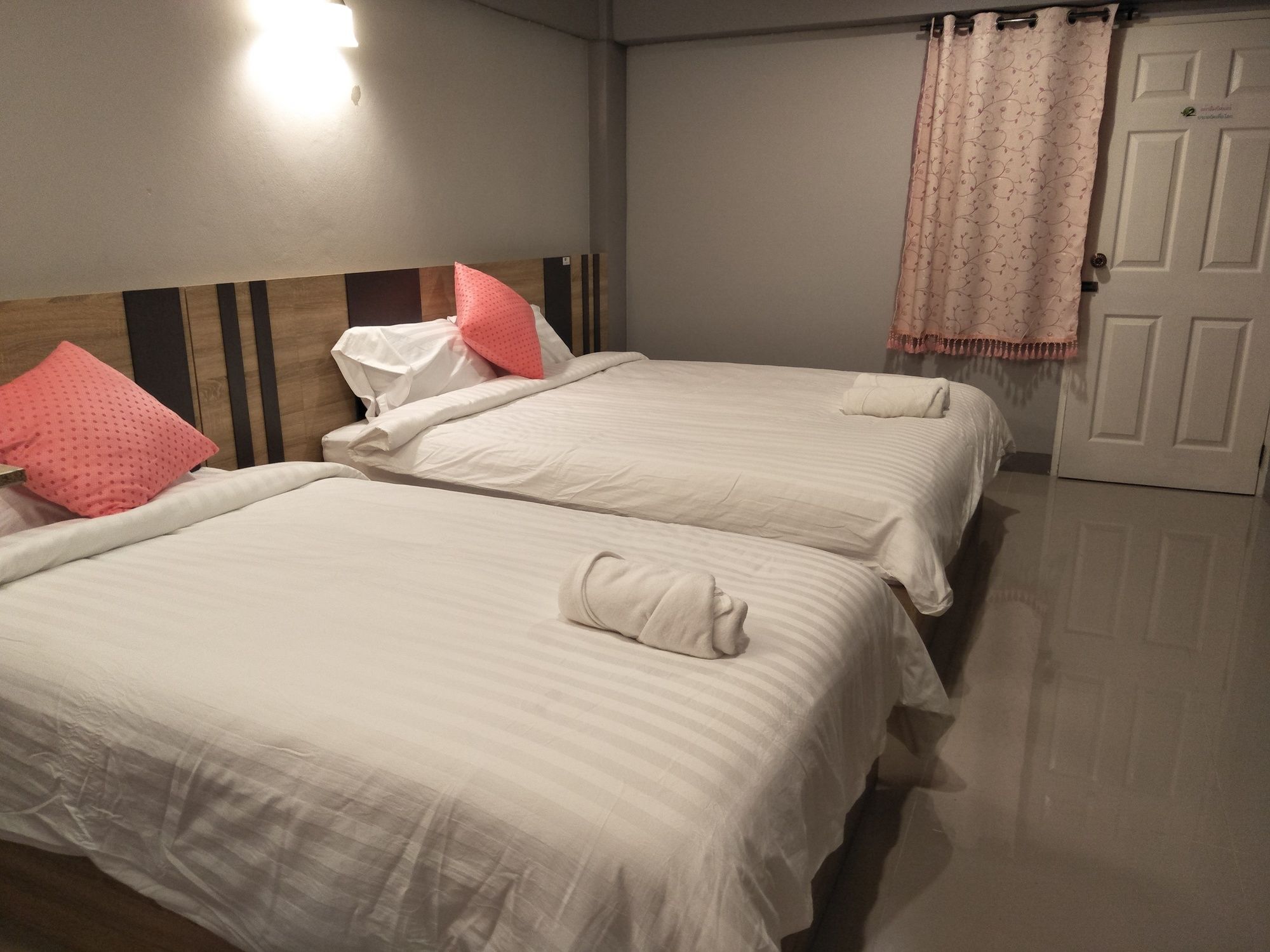 Rinrada Place Hotel Убон Ратчатани Екстериор снимка